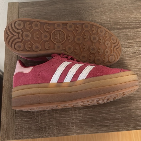 Adidas pink platform gazelles! Size 6, they run big! I normally wear 7-7.5s. - Picture 3 of 6